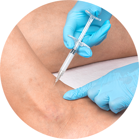 팔에 주사 중인 사진